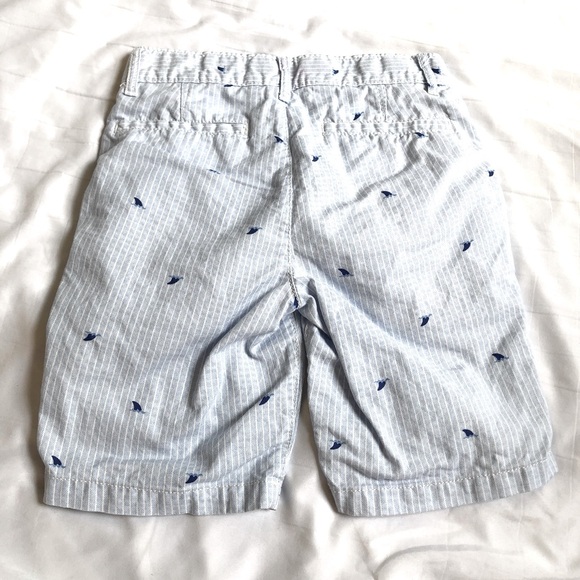 Boys Size 7 Blue & White Flat-Front Pin Striped With Shark Finn Beach Shorts - Picture 2 of 3
